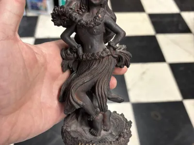 Statuette décorative en résine bronze – 