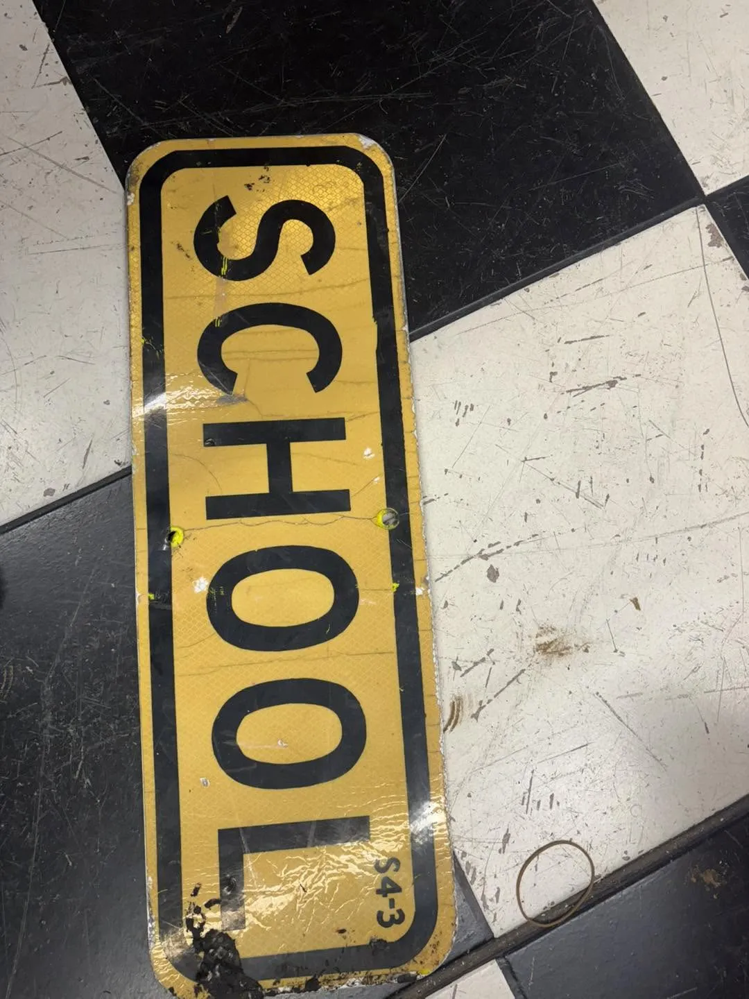 Panneau routier « SCHOOL » jaune – 