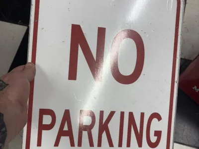 Panneau métal « NO PARKING » – 