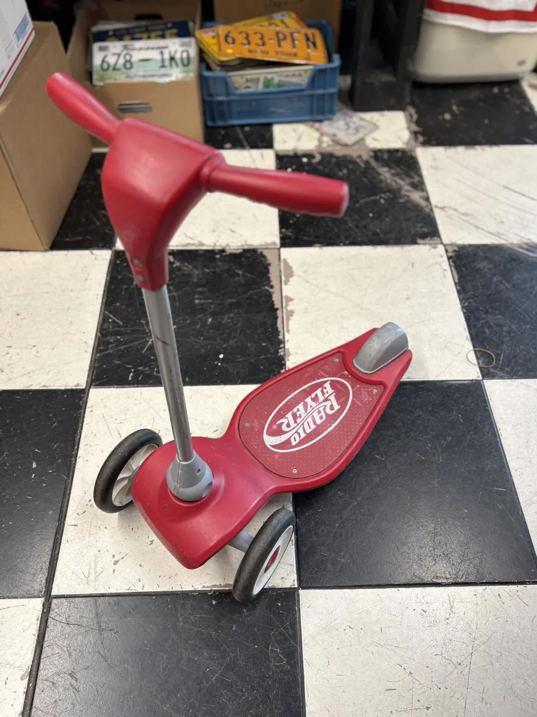 Trottinette rouge vintage – 