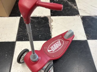 Trottinette rouge vintage – 