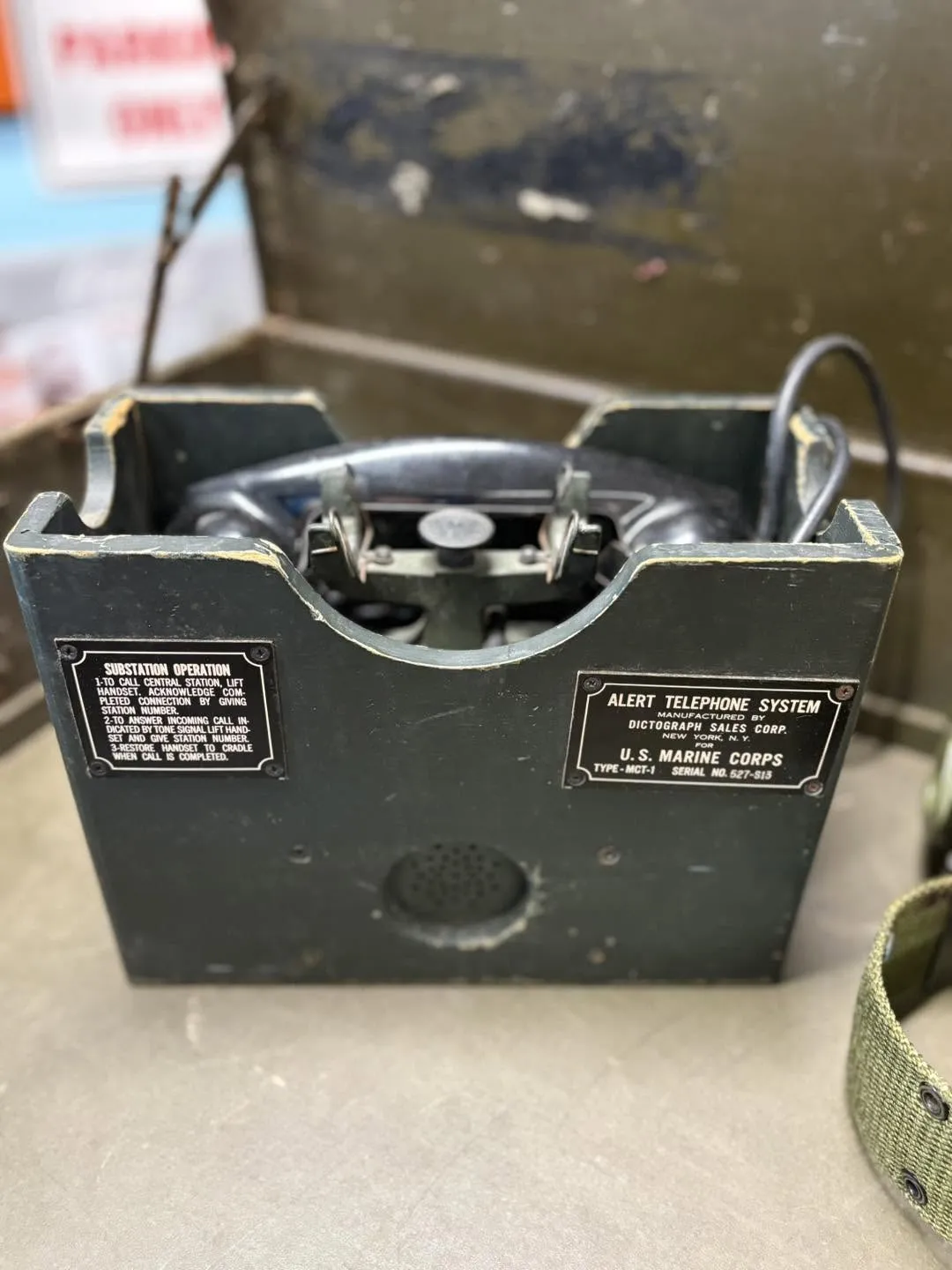 Boîte métal militaire vintage – 