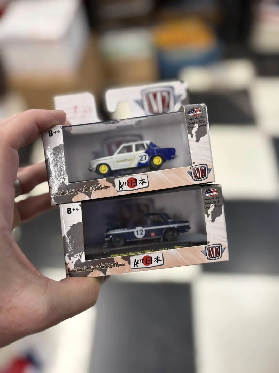 Voitures miniatures sous blister – 