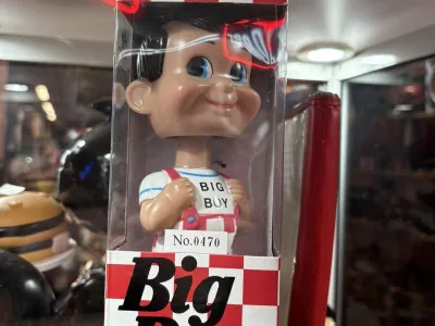 Figurine Big Boy à tête branlante en boîte – 